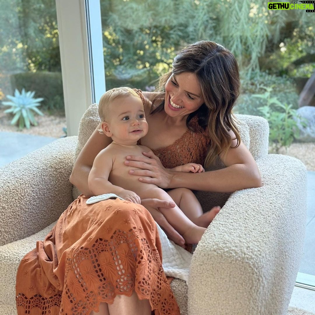 Mandy Moore Instagram - A love that defies description and changes you on a cellular level. I’m the luckiest to be your mom, Goose and Ozzie. #nationalsonsday