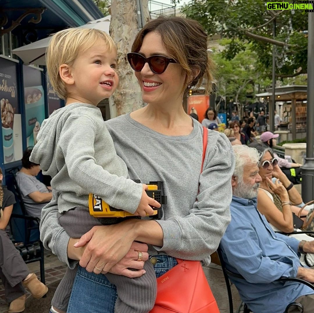 Mandy Moore Instagram - A love that defies description and changes you on a cellular level. I’m the luckiest to be your mom, Goose and Ozzie. #nationalsonsday