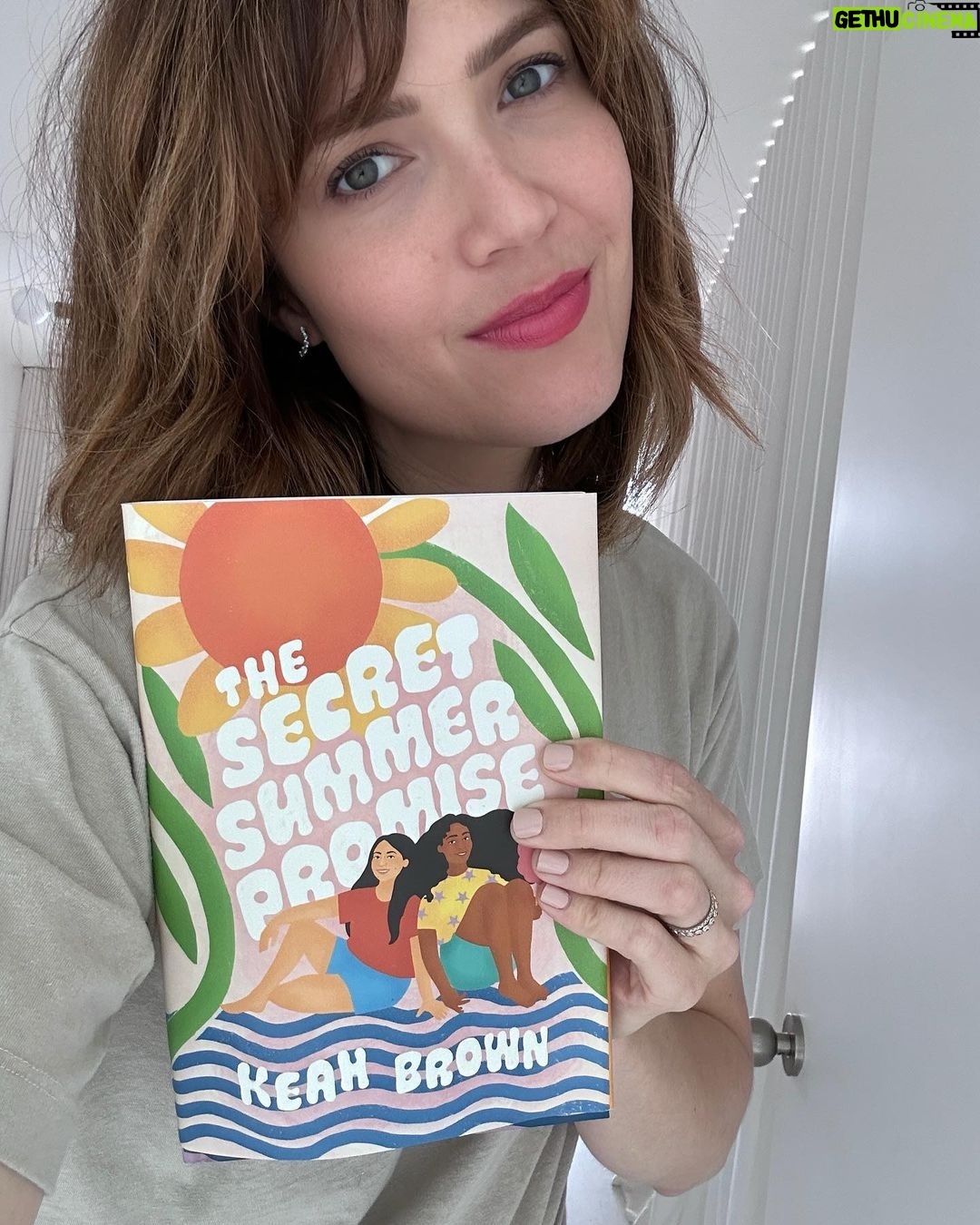 Mandy Moore Instagram - Congrats to my sweetest and hardest working pal @keah_maria on book #3 (!!), her first YA fiction. I am in awe of your talent and drive and your vast knowledge of every bit of the pop culture universe. Thanks for keeping me on my toes. 💓 you and everyone grab a copy- perfect summer read!! #thesecretsummerpromise