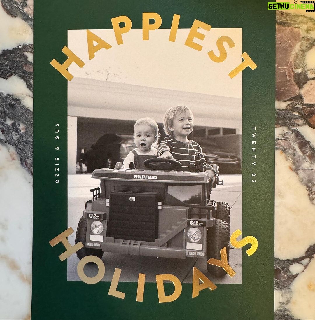 Mandy Moore Instagram - Finally got my stuff together and sent out a card this year. Happy Holidays, friends!! 📷 by @photobyjennajones 🎁 🎄