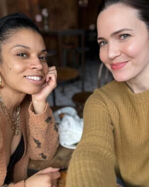 Mandy Moore Instagram - Working in NY has it’s perks- especially when it means hanging with this lady in her stomping ground. I sure miss seeing her on the regular. There’s just no one cooler than you, @susankelechiwatson. 💓💓💓💓