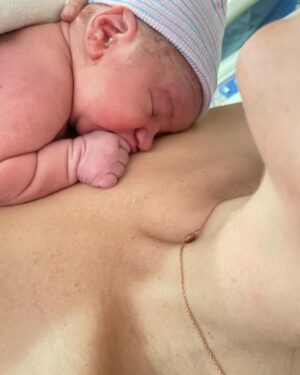 Mandy Moore Instagram - Stepping into the world of motherhood has been like entering the most expansive, mythical labyrinth- it’s felt simultaneously overwhelming and oddly familiar. It’s the job I’m proudest of and the most grateful for. Always. Hats off to all those who mother in any and every way and an extra squeeze to those who find this day difficult.  #HappyMother’sDay 💓💓💓💓