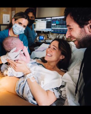 Mandy Moore Instagram - Stepping into the world of motherhood has been like entering the most expansive, mythical labyrinth- it’s felt simultaneously overwhelming and oddly familiar. It’s the job I’m proudest of and the most grateful for. Always. Hats off to all those who mother in any and every way and an extra squeeze to those who find this day difficult.  #HappyMother’sDay 💓💓💓💓