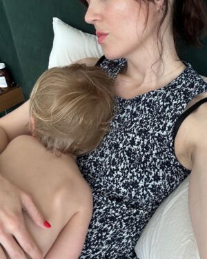 Mandy Moore Instagram - Stepping into the world of motherhood has been like entering the most expansive, mythical labyrinth- it’s felt simultaneously overwhelming and oddly familiar. It’s the job I’m proudest of and the most grateful for. Always. Hats off to all those who mother in any and every way and an extra squeeze to those who find this day difficult.  #HappyMother’sDay 💓💓💓💓