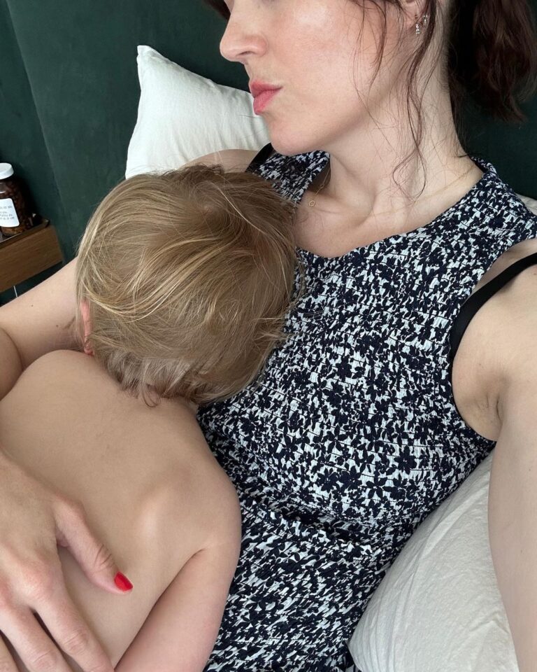 Mandy Moore Instagram - Stepping into the world of motherhood has been like entering the most expansive, mythical labyrinth- it’s felt simultaneously overwhelming and oddly familiar. It’s the job I’m proudest of and the most grateful for. Always. Hats off to all those who mother in any and every way and an extra squeeze to those who find this day difficult. #HappyMother’sDay 💓💓💓💓