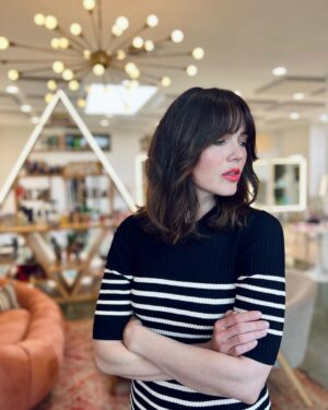 Mandy Moore Instagram - I’ve been itching for a hair change for a loooooong time and lucky for me, my sweetest @streicherhair was in town and fit me in. Love you, Ash. And never mad at a @cithomps visit too!! 💇‍♀️