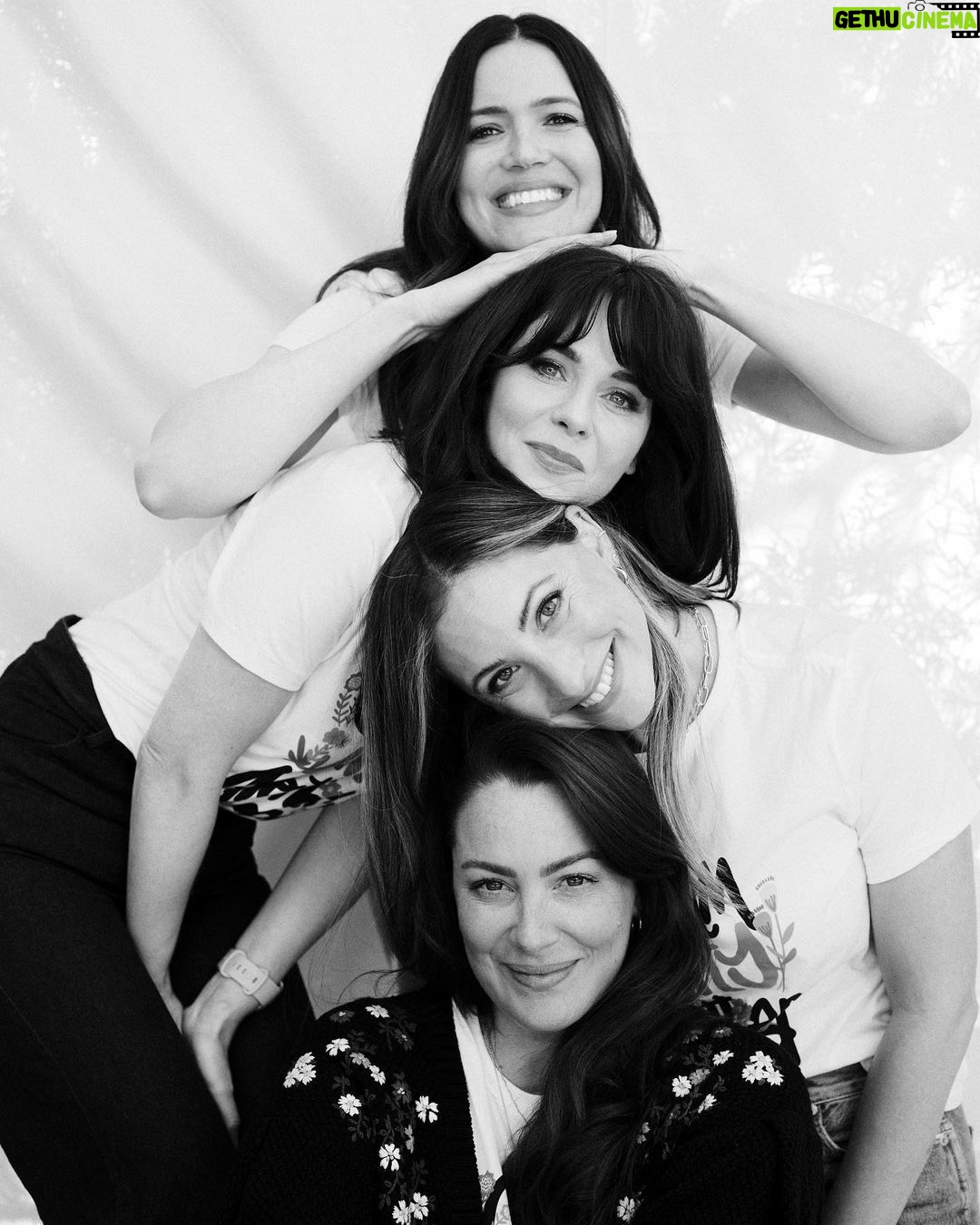 Mandy Moore Instagram - Motherhood is a journey… and no matter your circumstances, every mother deserve community to empower, uplift and push her to be the best version of herself. This Mother’s Day, join me in supporting young moms in foster care with the purchase of a #commUNITYmotherhood tee, and you will bolster the powerful work of @allianceofmoms to provide critical services, education, resources and advocacy so that young parents in foster care can thrive. I stand in awe of all those who mother and the incredible mission of @allianceofmoms. Link in bio to the shop the tee. Photos by the rad @zoeygrossman
