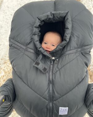 Mandy Moore Instagram - What a fun impromptu weekend at @inness_ny where Gus got to experience both snow AND bacon for the first time. Poor Ozzie is still stuck on the 🥛 diet. 🥓 ❄️