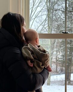 Mandy Moore Instagram - What a fun impromptu weekend at @inness_ny where Gus got to experience both snow AND bacon for the first time. Poor Ozzie is still stuck on the 🥛 diet. 🥓 ❄️