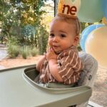 Mandy Moore Instagram - Turns out 1 is NOT the loneliest number when you have family like this to help you celebrate your birthday! And surprise, surprise- Ozzie LOVED @danielle_keene’s delicious (and adorable) chocolate and vanilla cake. Happy Bday, Ozzie!!