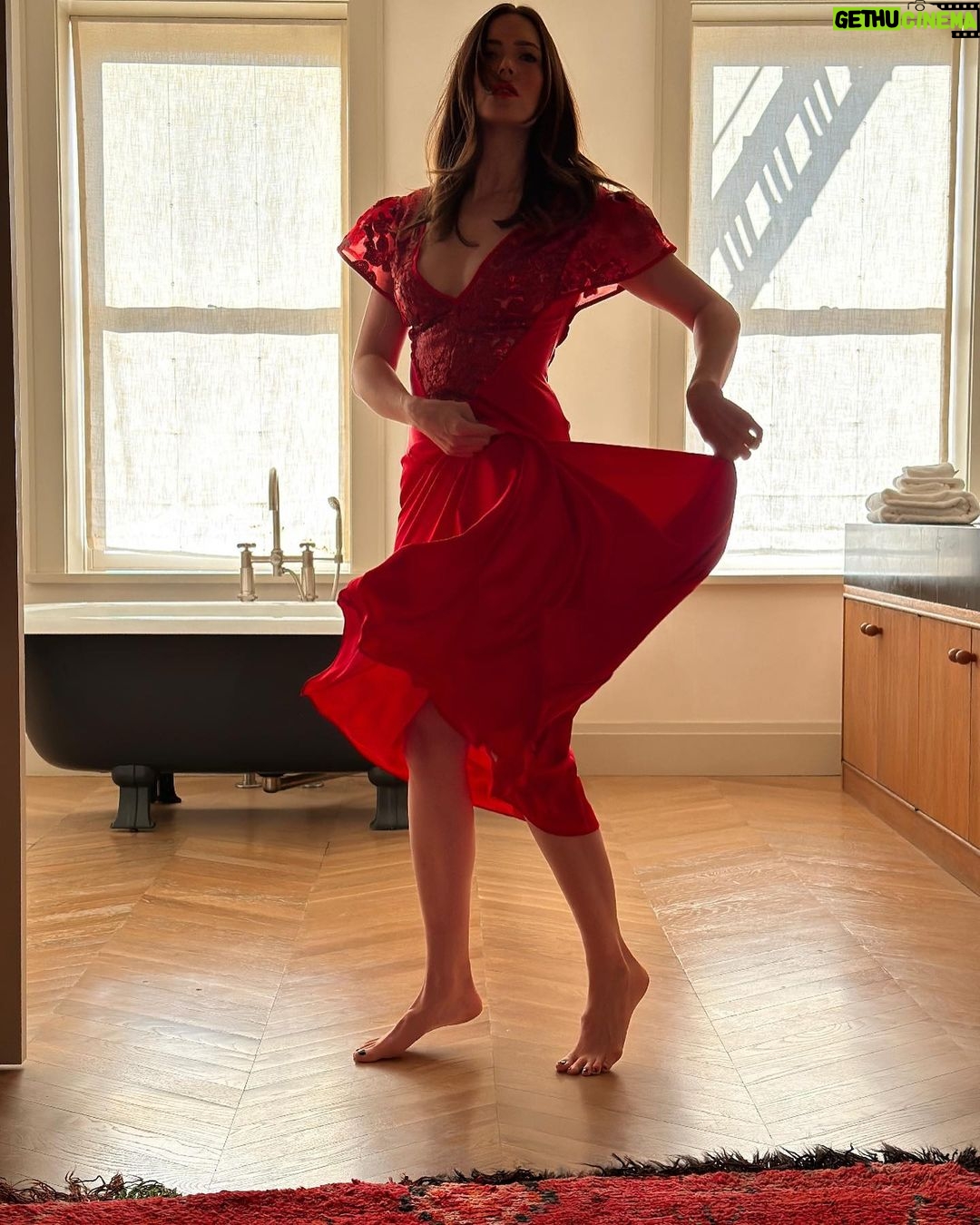 Mandy Moore Instagram - When your friends at @rodarte send you a beautiful dress in this color, you must document it. 💃