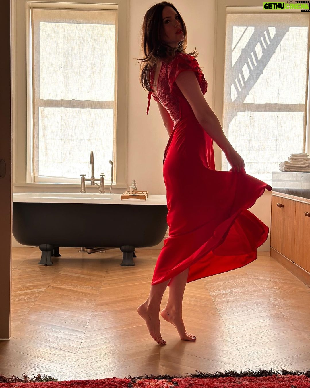 Mandy Moore Instagram - When your friends at @rodarte send you a beautiful dress in this color, you must document it. 💃