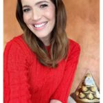 Mandy Moore Instagram - I love making the holidays golden for my loved ones. Give a Golden Greeting to someone special this year and you can win a personalized video from me and a box of Ferrero Rocher to enjoy. 💛Visit the link in my bio to get started! #Ad #FerreroRocherGiveaway #GiveAGoldenGreeting #holiday #holidayseason #lovedones #celebration #family #holidaygreetings #holidaygifts