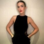 Mandy Moore Instagram - Special shoutout to @kevinmichaelericson @hairbyjohnd and @kdeenihan for last night’s glam for the #DrDeath premiere (dress in vintage @donnakaran)