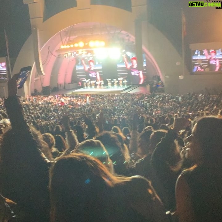 Mandy Teefey Instagram - One of the best nights!! This was a highlight for sure!! @stephaniehail Thanks for inviting us. I just know @therealgrimmie and Miss Houston are singing in the sky. Miss you Grimster! You would of loved this!! Can’t believe it’s almost 3 years. XO