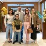 Manny Pacquiao Instagram - Blessed Sunday with my family! 🙏👨‍👩‍👧‍👦🌞