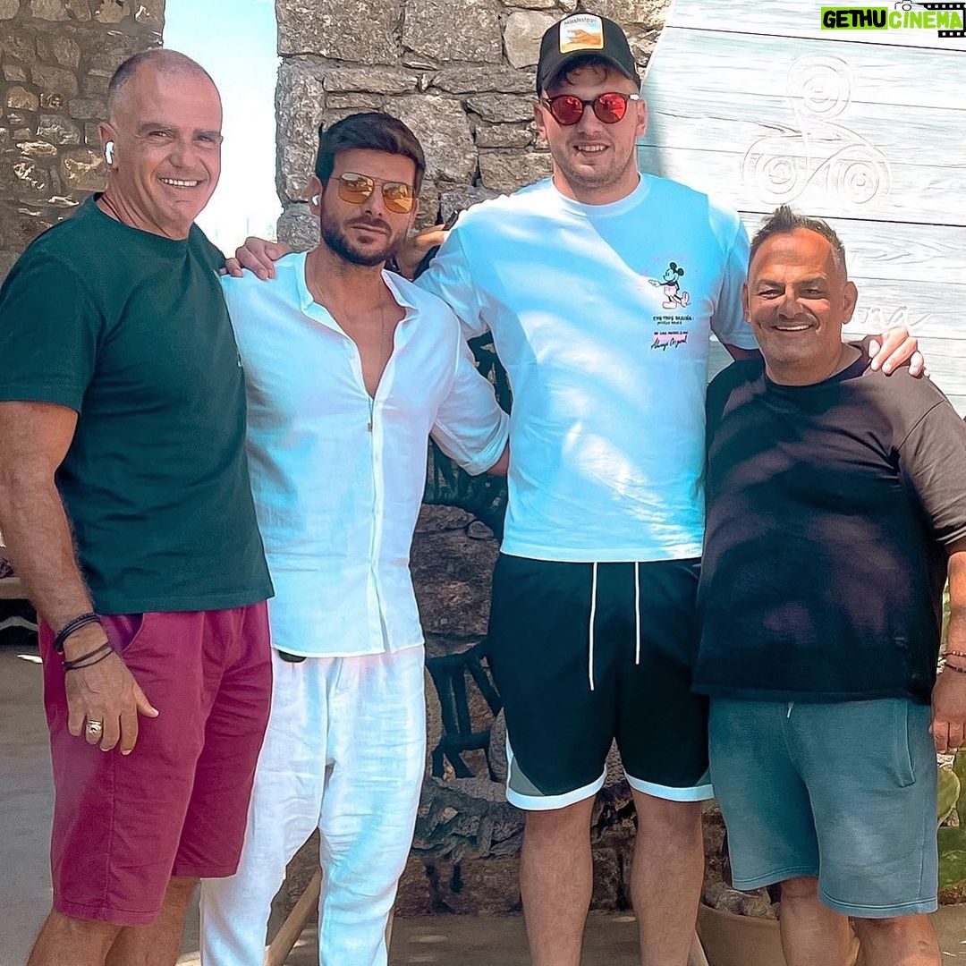 Manos Gavras Instagram - Great having you back at @santannamykonos @lukadoncic 🏀 SantAnna Mykonos