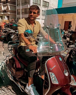 Manos Gavras Instagram - I have a thing about Vespas 🛵❤️
#vespa #vespalovers #classic #vintage