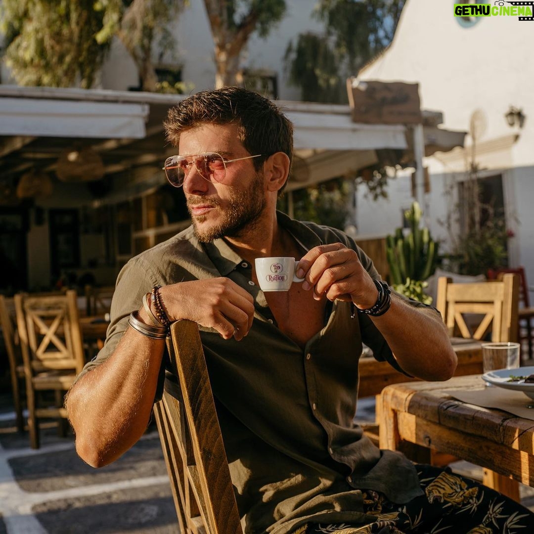 Manos Gavras - 1.5K Likes - @niceneasymykonos is now open.. Looking forward to a busy and joyful summer for all of us in the island and around Greece 🙏 #niceneasymykonos #portioli
~~~~~~~~~~~~~~~~~~~~~~~
#mykonos #mykonosgreece #greece #seasonopening #niceneasygroup #portioli_espresso @portioli_espresse @caffeportioli.italia #tastethesummer