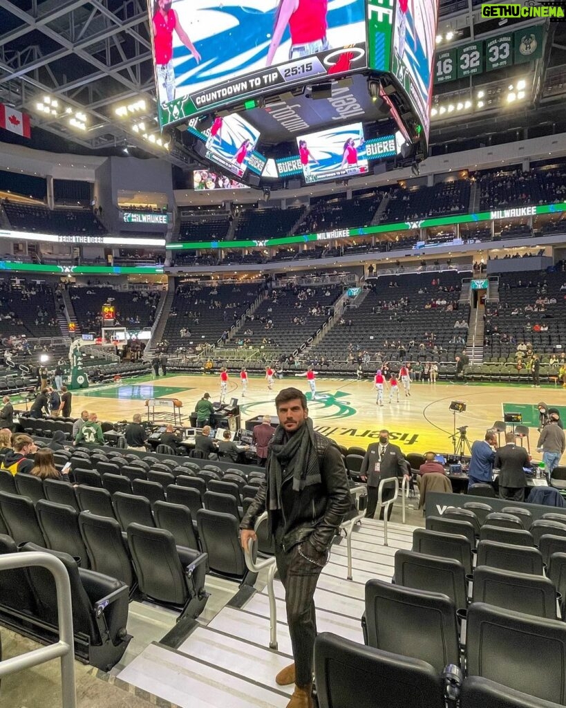 Manos Gavras Instagram - About last night.. #milwakee #milwakeebucks #basketball #nba #myteam Milwaukee Bucks - Fiserv Forum