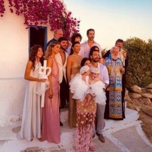 Manos Gavras Instagram - Υπόσχομαι να φανώ πραγματικά άξιος νονός για τα δυο υπέροχα κοριτσάκια που βαφτίσαμε απόψε. Σας αγαπώ από τα βάθη της ψυχής μου . Το  ίδιο και τους υπέροχους κουμπάρους μου. Να μας ζήσουν !!! #tanimanidakia #πρωτηφορανονος #godfather #baptism #mykonos #september2022 #filippariana
