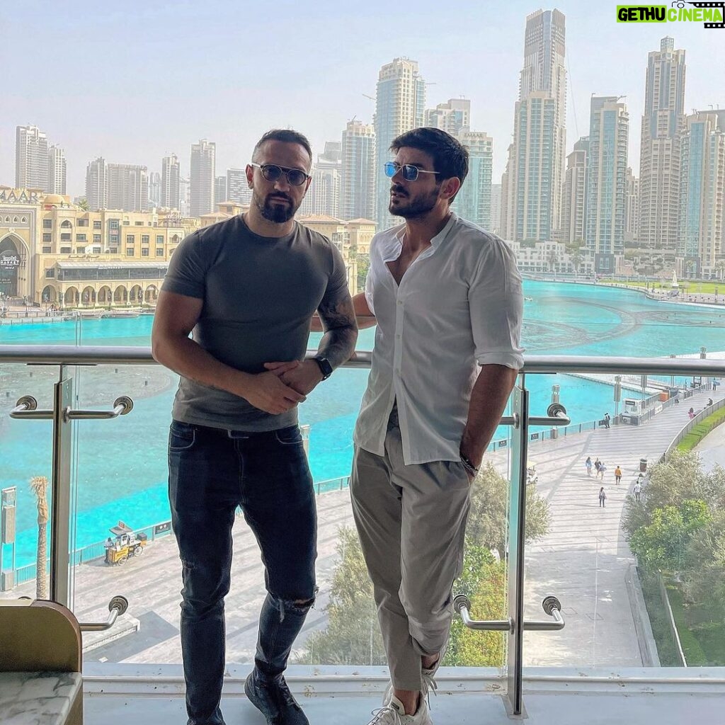 Manos Gavras Instagram - Sunny and warm 🌞 #dubai #may22 OPSO Dubai
