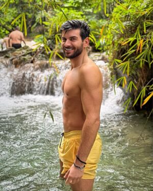 Manos Gavras Instagram - Exploring the Jamaican jungle with some of the best people on the planet. Priceless.. 
#jamaica #bluemountains #reachfalls #riograndejamaica #friends #businesspartners #december2023