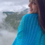 Mansi Taxak Instagram - Getting lost in the mountains is the best feeling✨✨ Video courtesy- @vaishalitaxak_24 #instagood #instadaily #instareels #trending #trendingreels #explore #explorepage #mountains