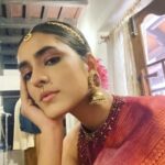 Mansi Taxak Instagram - Desi aesthetic✨ @timestalent #timestalentdeal #timestalent #instagram #instagood #instadaily #explore #explorepage #trending #trendinginstagram #desiaesthetic #southasianfashion #saree Mumbai, Maharashtra