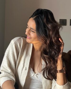 Mansi Taxak Instagram - Life seems magical in golden hour✨

📸- @vaishalitaxak_24 
#instagood #instadaily #instagram #explorar #explorepage #explore #trending #trendingreels