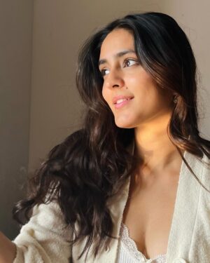 Mansi Taxak Instagram - Life seems magical in golden hour✨

📸- @vaishalitaxak_24 
#instagood #instadaily #instagram #explorar #explorepage #explore #trending #trendingreels