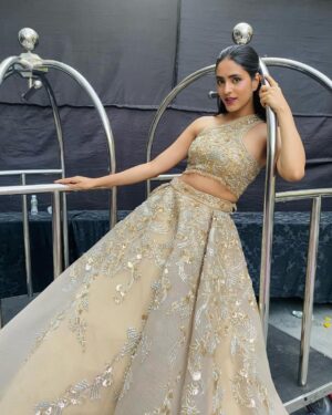 Mansi Taxak Instagram - Whispers of grace in a world of noise ✨

#instadaily #instagram #explorepage #explore #trendingreels #trending