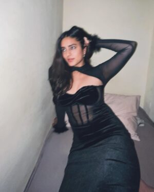 Mansi Taxak Instagram - All hail to the holy lord while I get Chris;messy✨

Wearing- @themeshstore.co ✨❤️

#instagood #instagram #instadaily #explorepage #explore #trending #trendingsongs