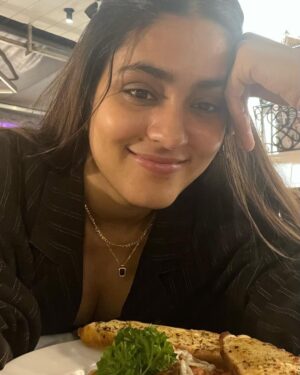 Mansi Taxak Instagram - Clearly food is my love language ✨

#foodie #meandmyfood #instadaily #instagram #explore #explorepage #trending
