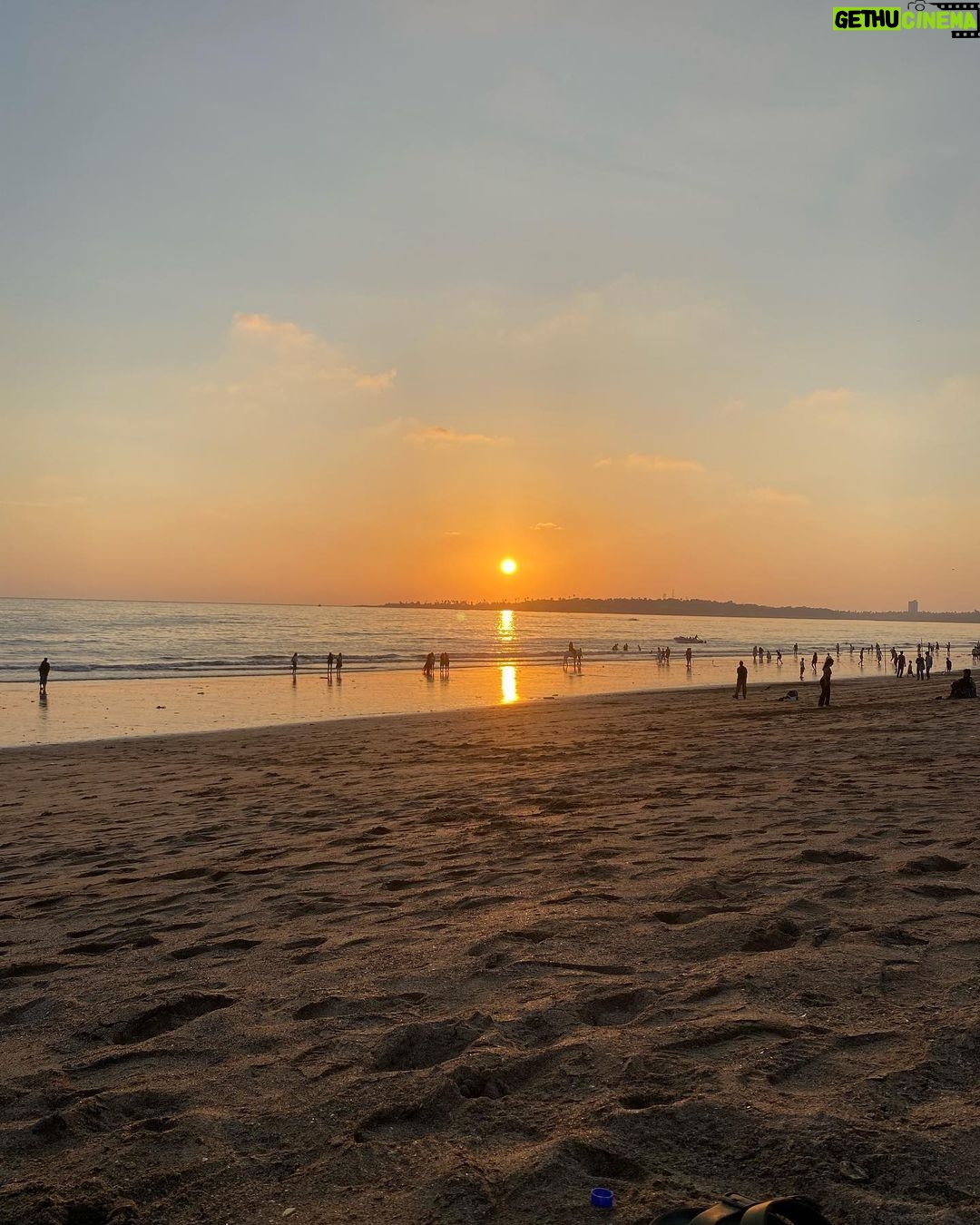 Mansi Taxak Instagram - Currently……….breathing 🔆 📸- @dhir_95 @timestalent #timestalent #timestalentdeal #sunset #sunsetandbeach #explorepage✨ #explore #instagood #instadaily #trendingnow #trending #lovelivelaugh Mumbai, Maharashtra