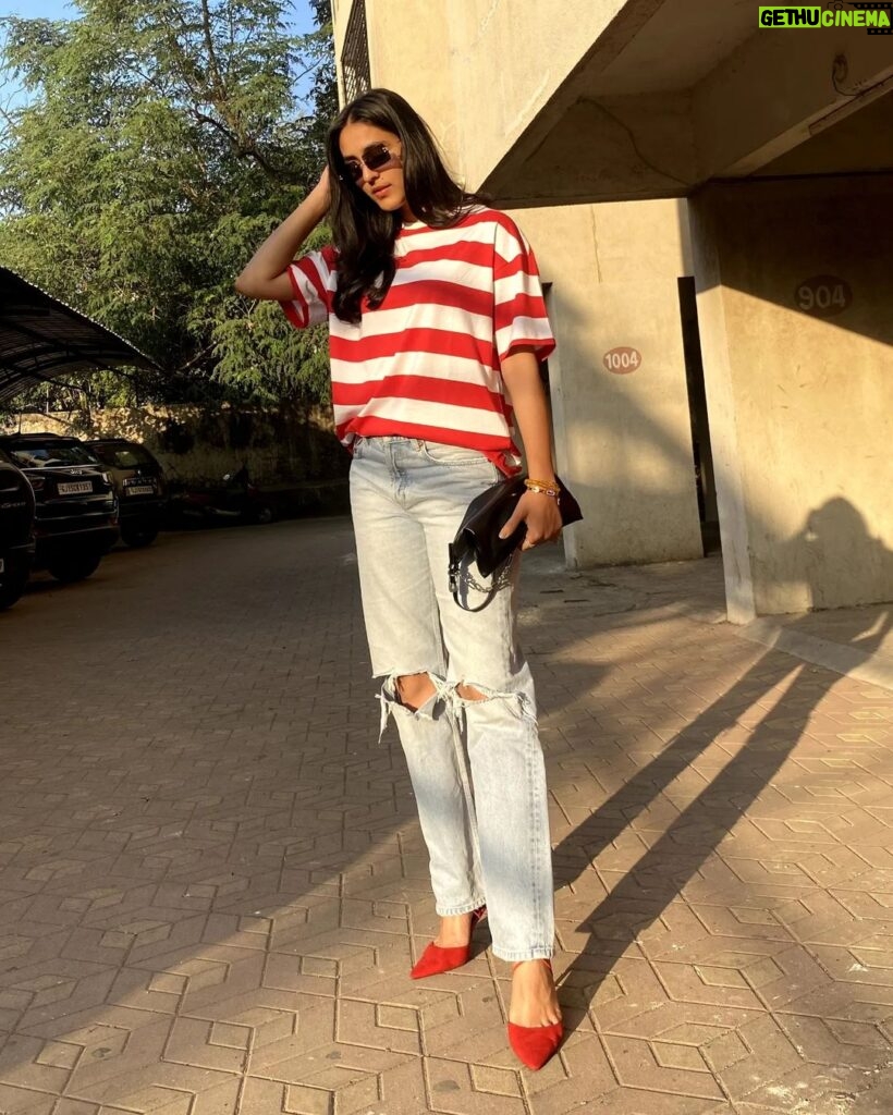 Mansi Taxak Instagram - Freedom to save & slay! 💯 Mad In India Sale with 40-80% OFF is now LIVE. 🚨 Add a pop of color and pattern to your look with this red and white striped t-shirt 💥 Website/ App Search: Women's White & Red Striped Oversized T-shirt Link in the bio 🔗 Shop Now 🛒 #womenfashion #stylegram #styleinspo #ootd #pinterestaesthetic #fashionista #BewakoofOfficial #OwnYourCrazy