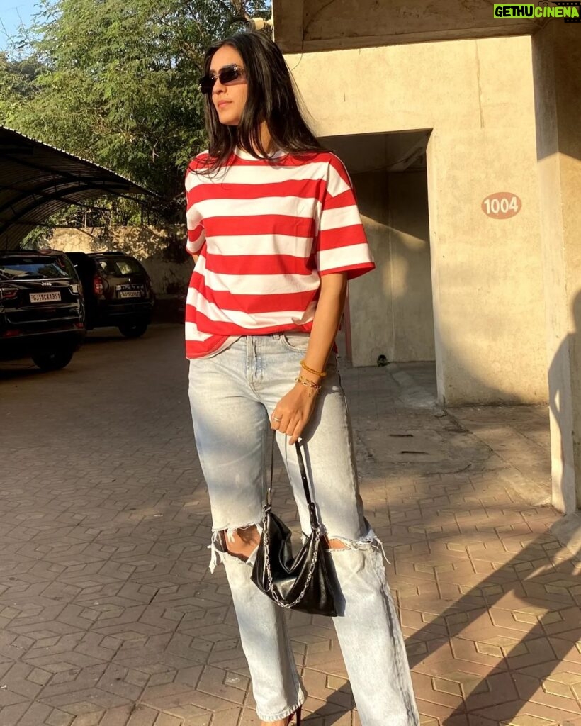 Mansi Taxak Instagram - Freedom to save & slay! 💯 Mad In India Sale with 40-80% OFF is now LIVE. 🚨 Add a pop of color and pattern to your look with this red and white striped t-shirt 💥 Website/ App Search: Women's White & Red Striped Oversized T-shirt Link in the bio 🔗 Shop Now 🛒 #womenfashion #stylegram #styleinspo #ootd #pinterestaesthetic #fashionista #BewakoofOfficial #OwnYourCrazy