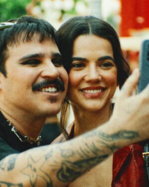Manu Gavassi Instagram - Ostentando participações especiais em “Pronta pra desagradar” ❤️ 2/3 do O Terno (Tim Bernardes e Bielzinho Bielzinho), Pitty, Diego Montez, Esse Menino, Manuzinha que deixou o sorvete cair e meu mini baile da terceira idade. Já assistiu ao meu curta correndo por São Paulo? Então corre assistir que deu trabalho e tá lindão! 😂