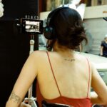 Manu Gavassi Instagram - Ostentando participações especiais em “Pronta pra desagradar” ❤️ 2/3 do O Terno (Tim Bernardes e Bielzinho Bielzinho), Pitty, Diego Montez, Esse Menino, Manuzinha que deixou o sorvete cair e meu mini baile da terceira idade. Já assistiu ao meu curta correndo por São Paulo? Então corre assistir que deu trabalho e tá lindão! 😂