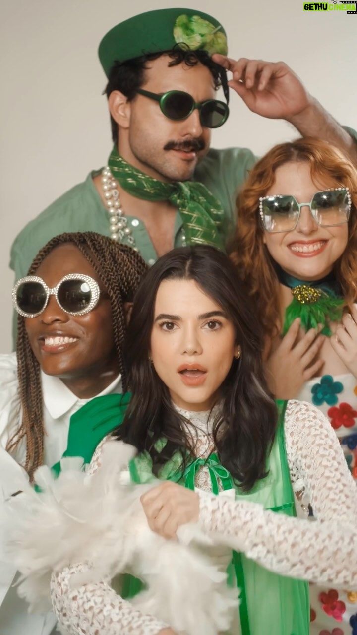 Manu Gavassi Instagram - Quer dicas de como criar drinks extraordinários? Ou prefere inspirações para curtir com os amigos? Seja o que for, a nova inteligência magnífica de Tanqueray em Alexa, tem a dica certa para brindar ao magnífico! @tanqueraybr 🍸✨ #Vivaomagnífico Aprecie com moderação. Não compartilhe com menores de 18 anos .