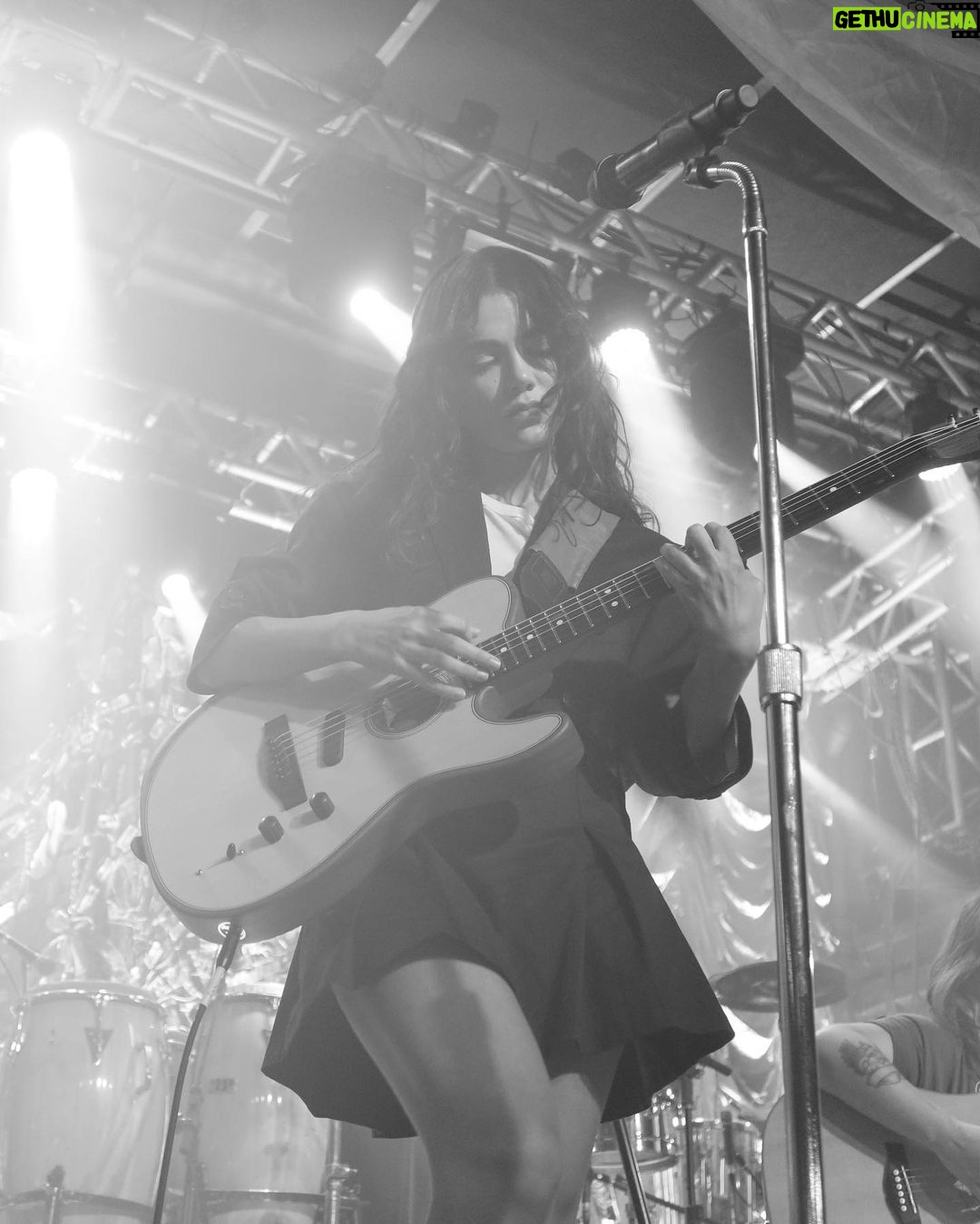 Manu Gavassi Instagram - E tem show intimista no @bluenotesp e @bluenoterio do jeitinho que a gente gosta (risadinhas, chororô e olho no olho!) pra encontrar vocês antes do ano acabar 🖤 Vamos? 29 de novembro (Rio de Janeiro) 05 de dezembro (São Paulo)