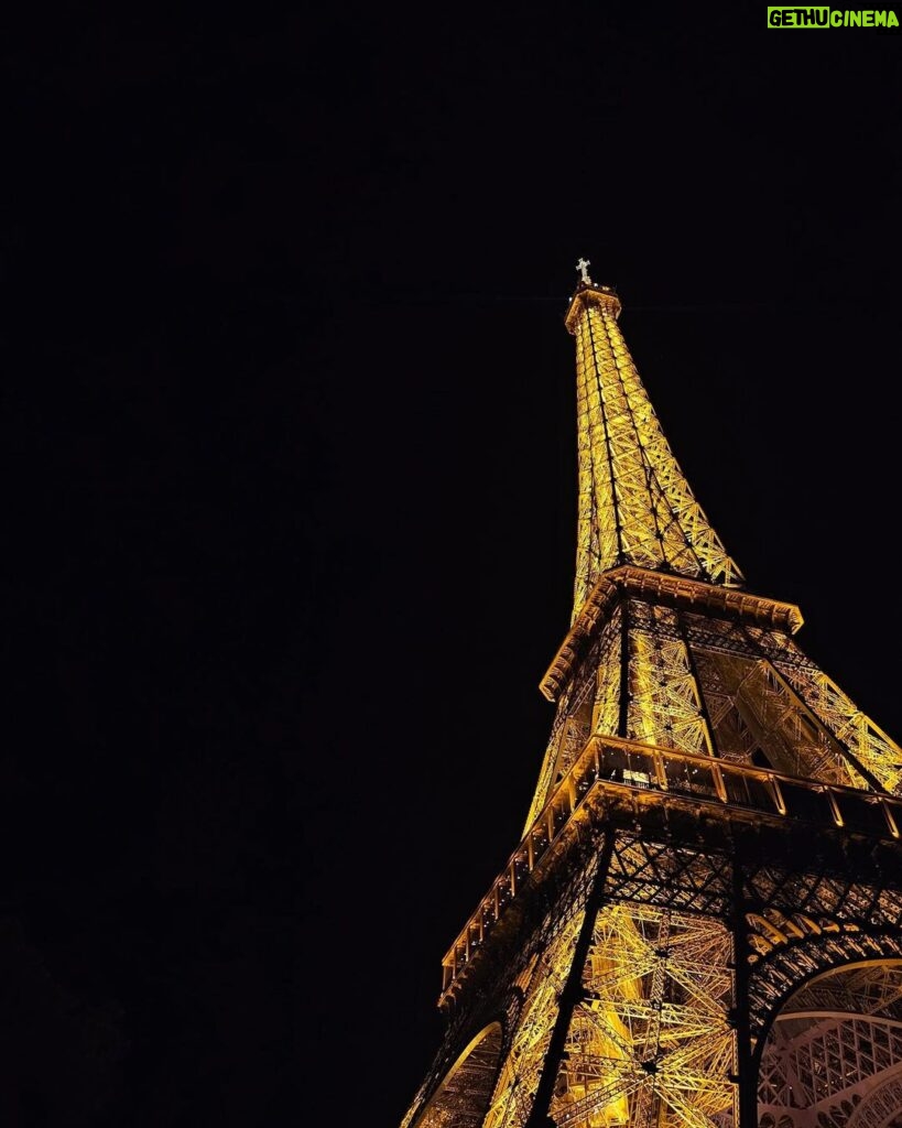 Manu Gavassi Instagram - 48 horas em Paris 🖤 Paris, France