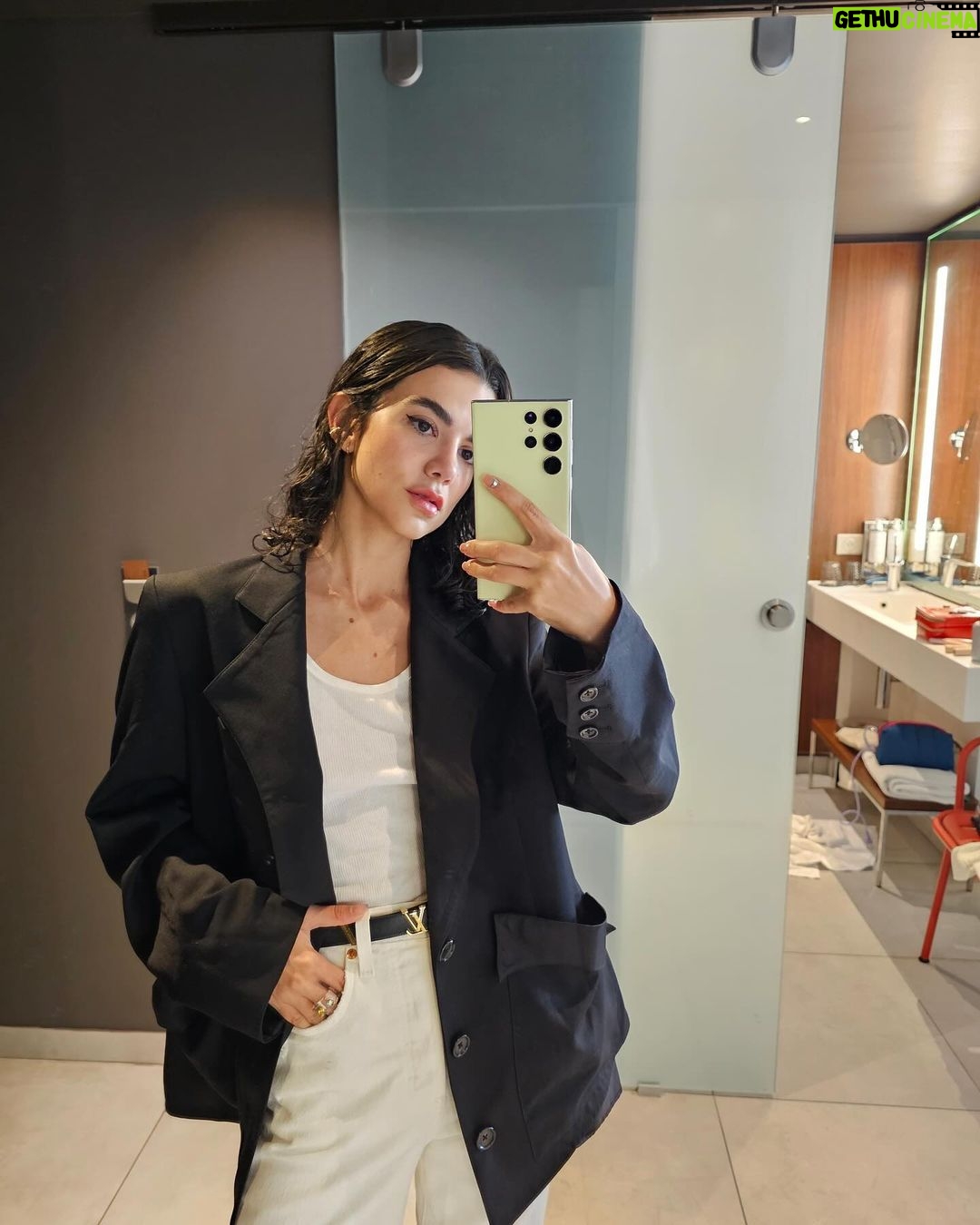 Manu Gavassi Instagram - 48 horas em Paris 🖤 Paris, France