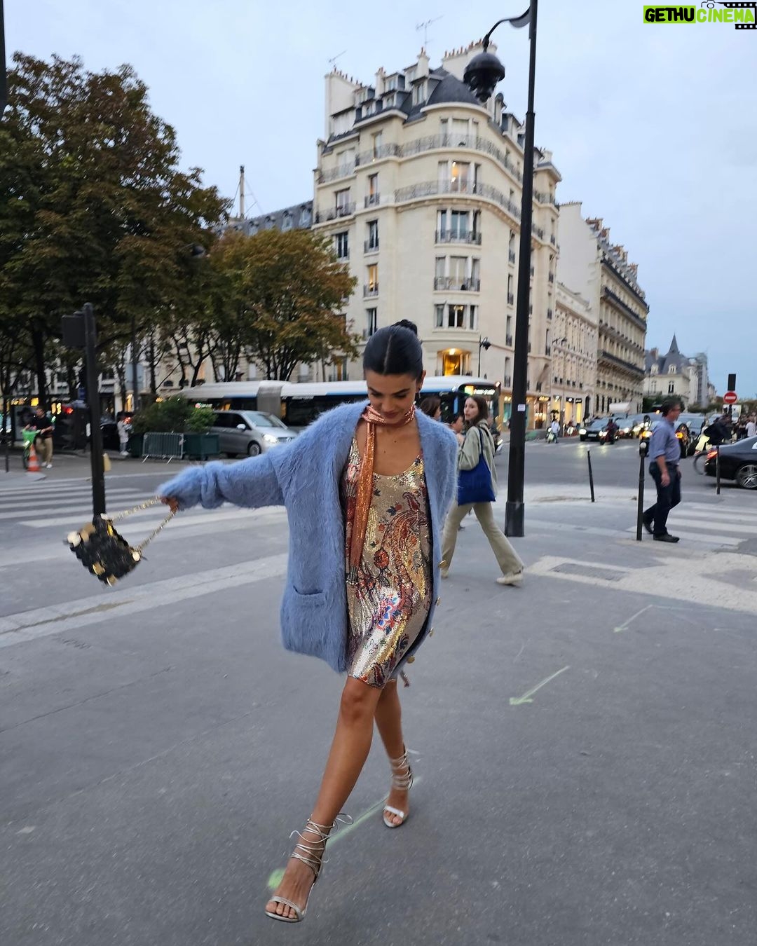 Manu Gavassi Instagram - 48 horas em Paris 🖤 Paris, France