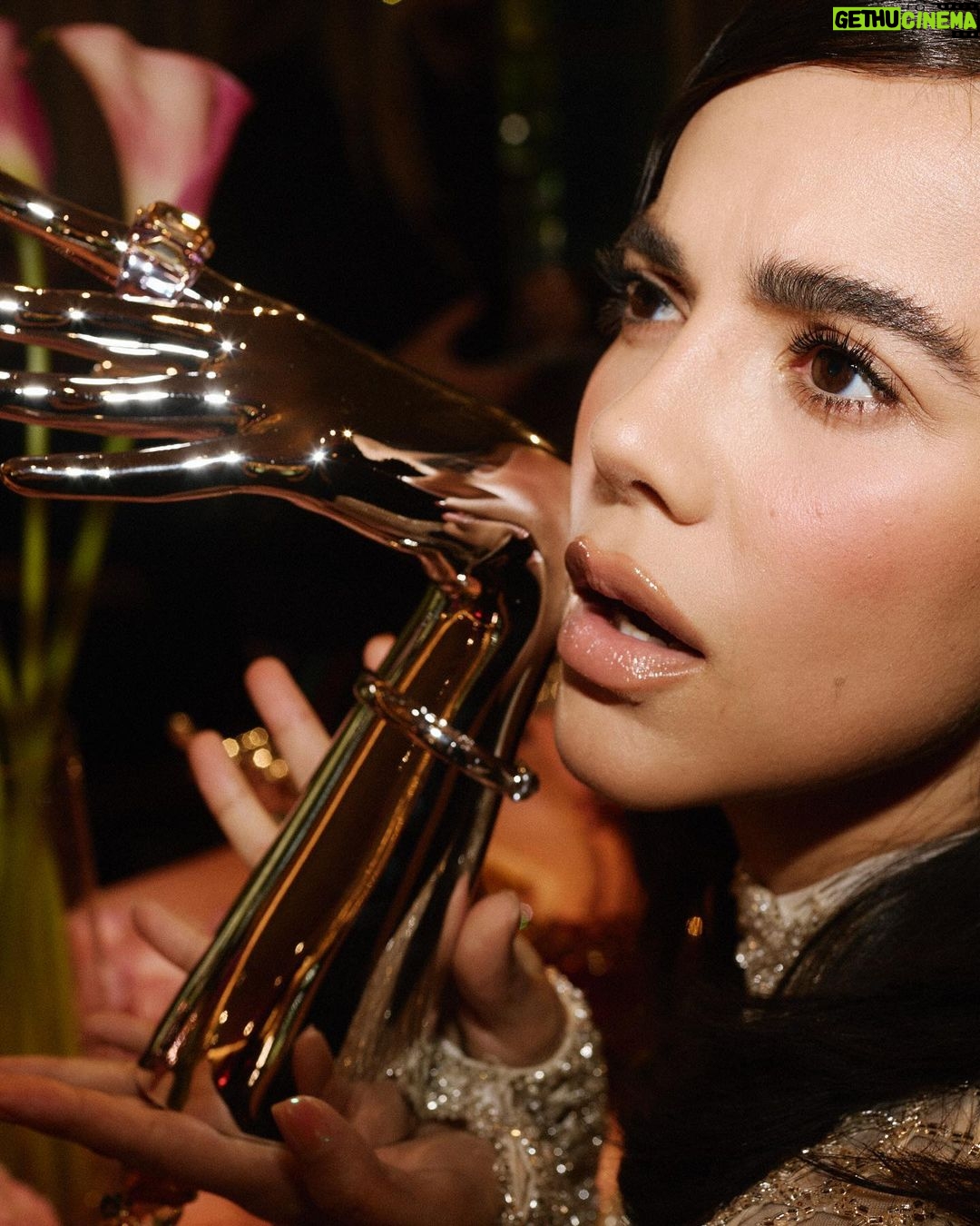 Manu Gavassi Instagram - E hoje que eu participei desse evento lindo da nova coleção Metamorphosis de @swarovski? Brunch?! Me chamem sempre! A campanha celebra o poder transformador dos cristais que trazem peças inspiradas em frutas tropicais, pássaros e animais exóticos, cada um com sua própria personalidade e fantasia. A lúdica aqui pira… ✨ #Swarovski #SavoirFaire #Metamorphosis