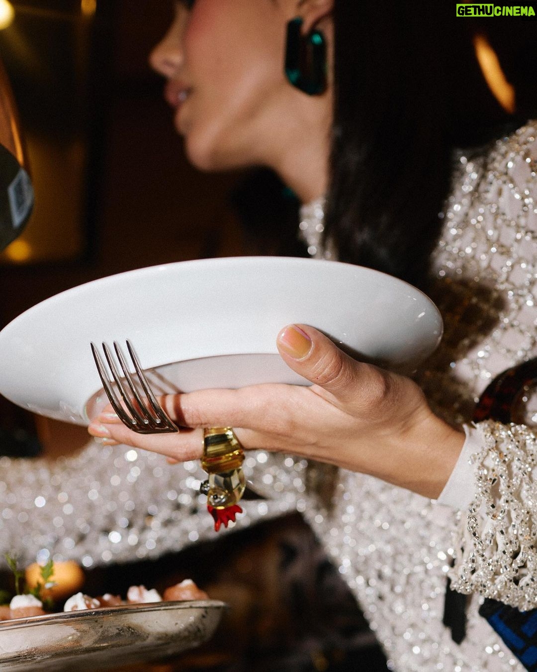 Manu Gavassi Instagram - E hoje que eu participei desse evento lindo da nova coleção Metamorphosis de @swarovski? Brunch?! Me chamem sempre! A campanha celebra o poder transformador dos cristais que trazem peças inspiradas em frutas tropicais, pássaros e animais exóticos, cada um com sua própria personalidade e fantasia. A lúdica aqui pira… ✨ #Swarovski #SavoirFaire #Metamorphosis