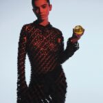Manu Gavassi Instagram - Uma capa belíssima de @voguebrasil, ao lado de @euxama, para celebrar o lançamento das fragrâncias 1 Million Royal e Lady Million Royal, de @rabanne #LadyMillionRoyal ❤️‍🔥 Foto: @vivibacco Styling: @carlosesser Beleza: @casagrandegui Direção de arte: @ceciliacussioli Set Design: @_lset Coordenação de produção: @marinachicca Produção executiva: @mamenardon Manicure: @nailsbrendalima e Nana de Paula *publi