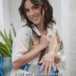 Manu Gavassi Instagram – Comece pela granola. Granola da @maeterra, é claro 💚 Pra mim, é a mais gostosa e tem uma crocância perfeita! 

#ComecePelaGranola #AlimenteAMudança