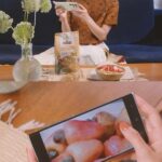 Manu Gavassi Instagram – Você conhece a ONG @amigosdobem, um dos maiores projetos sociais do Brasil, que promove a mudança no sertão nordestino e atende mais de 150 mil pessoas?
A Granola Mãe Terra tem castanhas de caju da ONG Amigos do Bem, colaborando assim com uma cadeia produtiva que gera emprego, renda e dignidade para milhares de famílias 💚
Para alimentar a mudança no seu corpo, alma e planeta, comece pela granola. Granola Mãe Terra, claro 💚 
#ComecePelaGranola #AlimenteAMudança