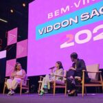 Manu Gavassi Instagram - Tardo mas não falho. Muito obrigada @vidconsaopaulo pelos dois painéis em que pude falar sobre meu trabalho como diretora criativa para marcas e sobre saúde mental em tempos de redes sociais. E muito obrigada @vidcon EUA por me convidar pra ser a primeira brasileira a falar sobre criatividade e saúde mental. Tem sido um ano especial de reconhecimento e preparação para voos maiores. Firmando um passo depois do outro vou me tornando no tempo certo quem sempre sonhei. 💕 (Agradecimento especial a @marimadjarof pela parceria de sempre e @marczimet thank you for the invitation and for really comprehending my authentic self)